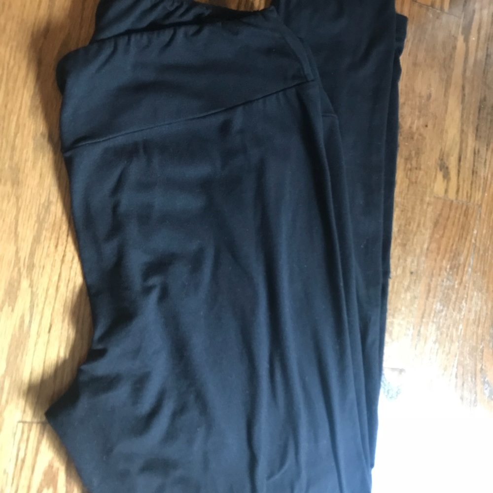 Lula Roe TC black leggings